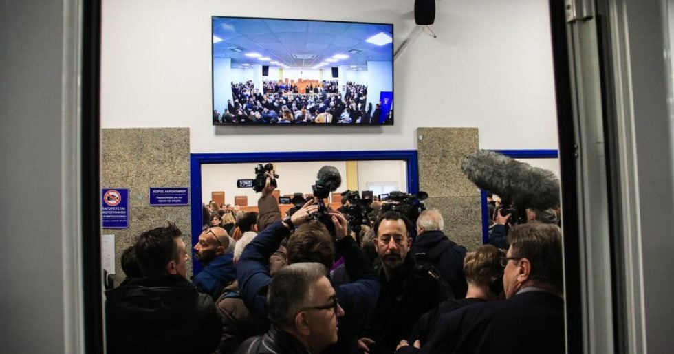 Αυστηροί περιορισμοί που θυμίζουν φυλακή